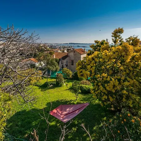 Four Bedroom House In Golfe Juan *