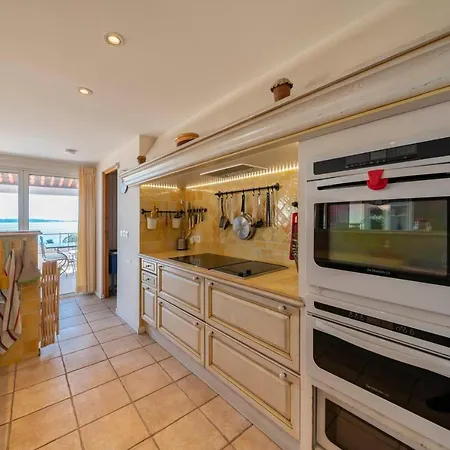 Four Bedroom House In Golfe Juan Hébergement de vacances *