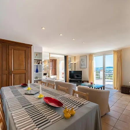 Four Bedroom House In Golfe Juan Hébergement de vacances Vallauris