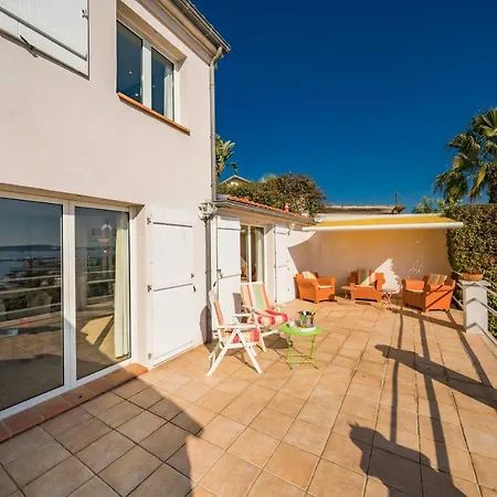 Дом отдыха Four Bedroom House In Golfe Juan *