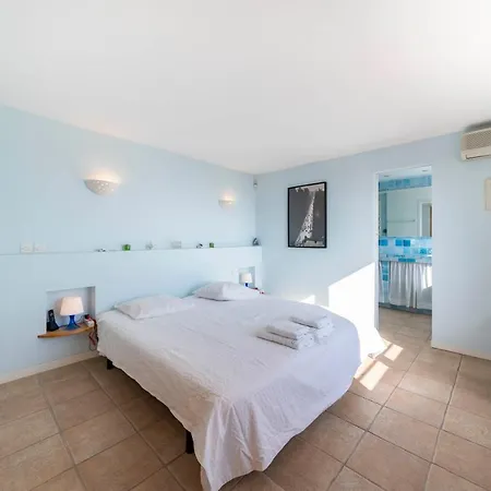Four Bedroom House In Golfe Juan Дом отдыха