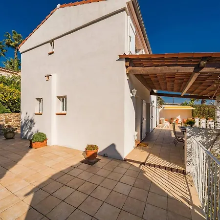 Four Bedroom House In Golfe Juan Hébergement de vacances *