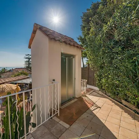 Four Bedroom House In Golfe Juan Hébergement de vacances