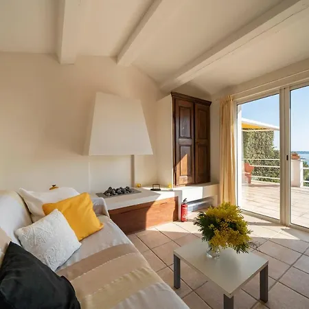 Дом отдыха Four Bedroom House In Golfe Juan *