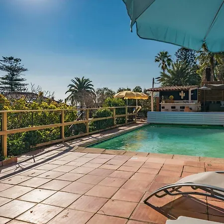 Hébergement de vacances Four Bedroom House In Golfe Juan