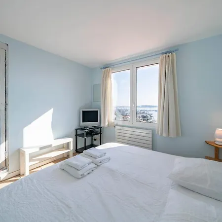 Дом отдыха Four Bedroom House In Golfe Juan *