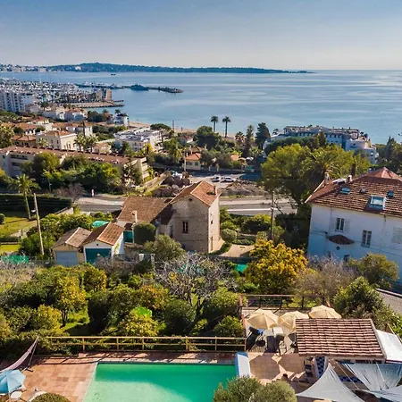 Four Bedroom House In Golfe Juan Hébergement de vacances *