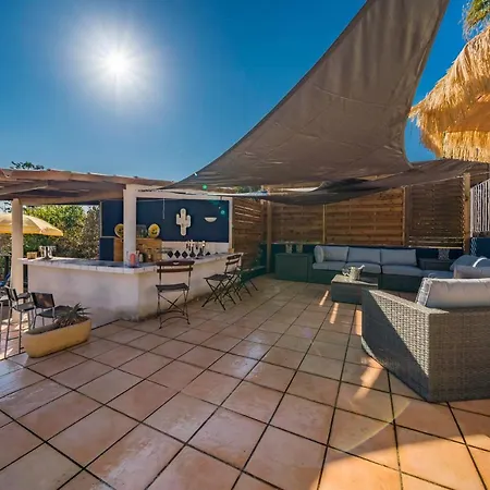 Дом отдыха Four Bedroom House In Golfe Juan Валлорис