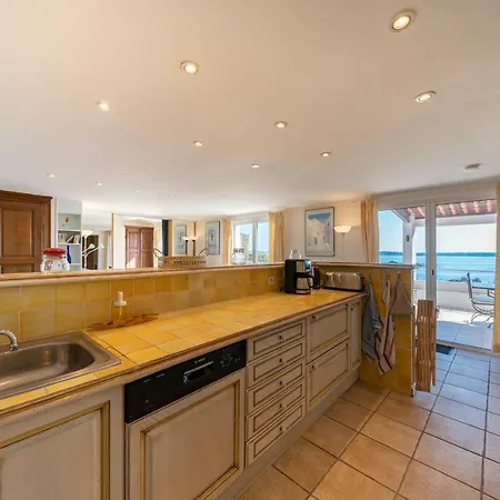Four Bedroom House In Golfe Juan