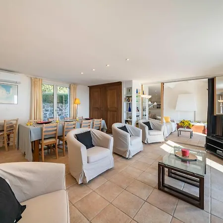 Tatil Evi Four Bedroom House In Golfe Juan