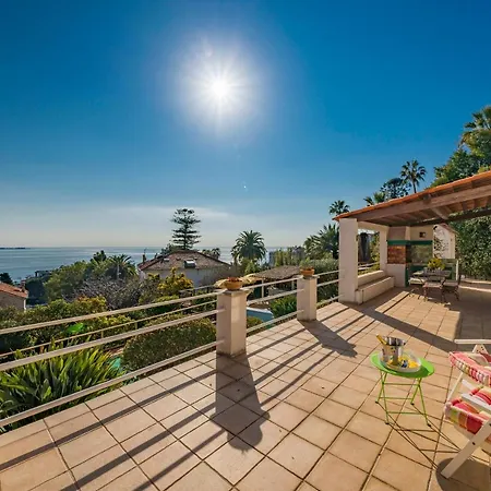 Tatil Evi Four Bedroom House In Golfe Juan